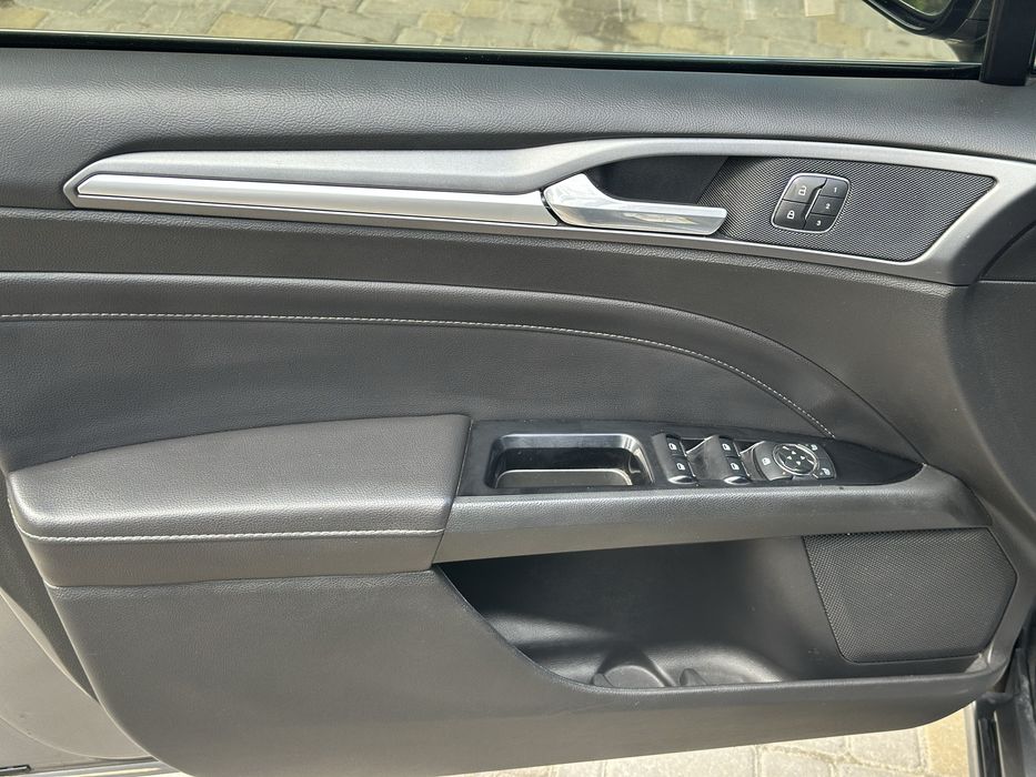 Ford Fusion Hybrid PHEV  Titanium