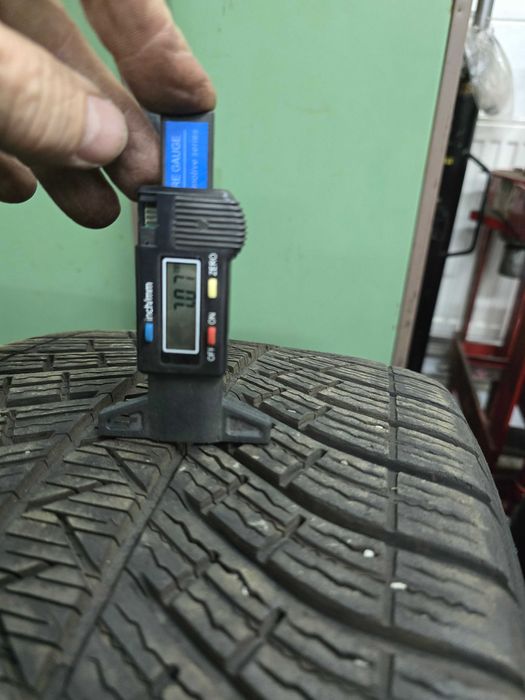 резина разноразмерная 275/45R20 + 305/40R20,комплект