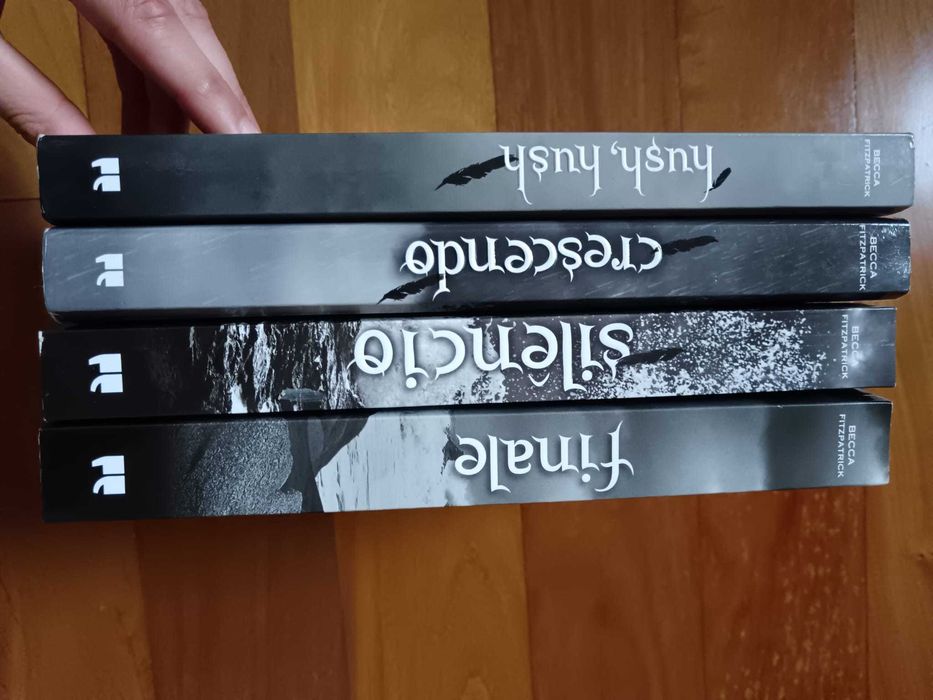 Hush Hush Saga - Coleção de Livros Juvenis