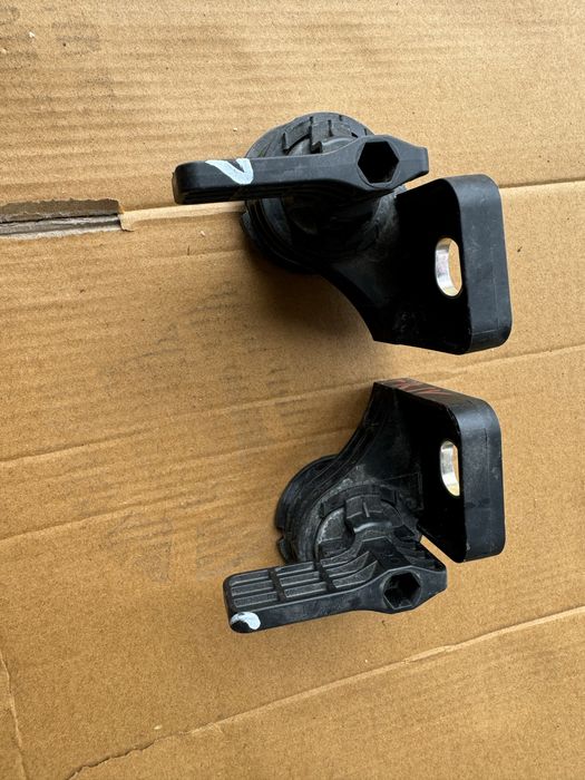 Mocowanie uchwyt chłodnicy chłodnic prawe lewe Renault Trafic IV 22-