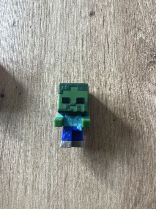 Kinder joy Alex Shulker Zombie figurki minecraft