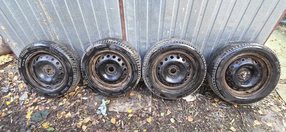 Felgi stalowe Renault Captur 4x100 z oponami zimowymi  205/60/16