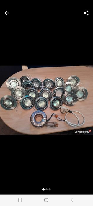 Oświetlenie sufitowe punktowe halogeny.