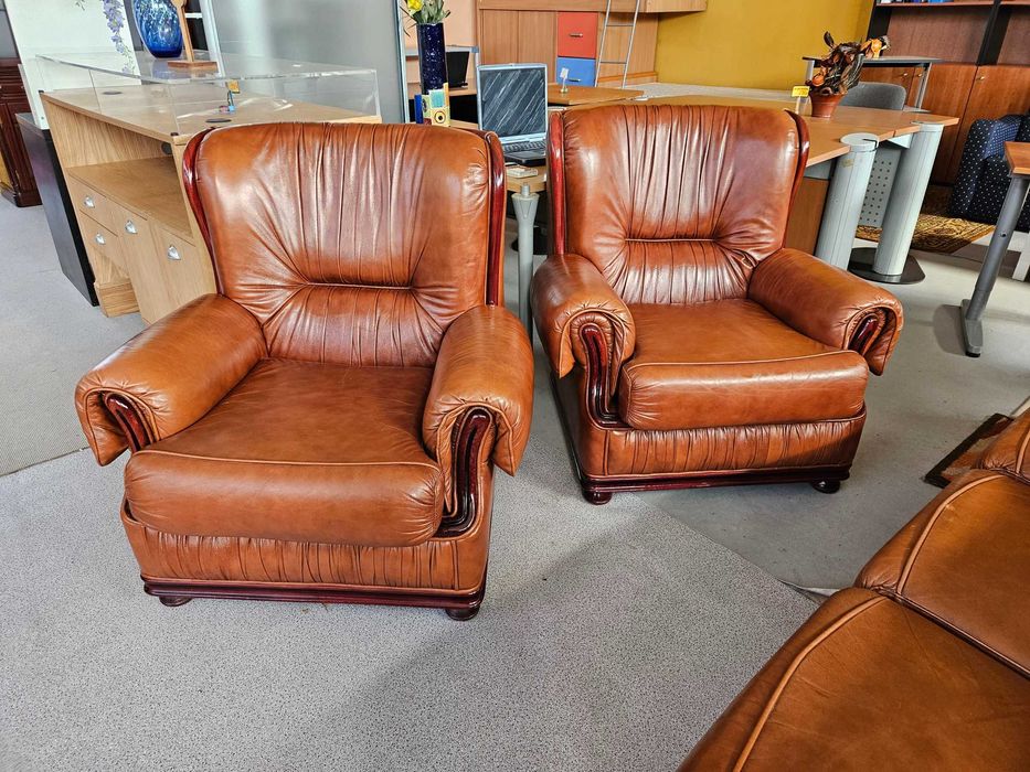 Sofás individuais em pele - óptimo estado geral - Valor