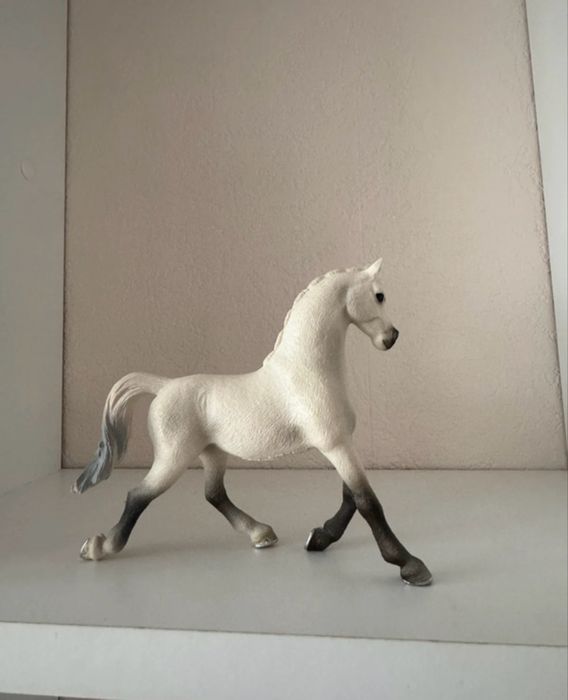 Figurka klacz arabska biała Schleich