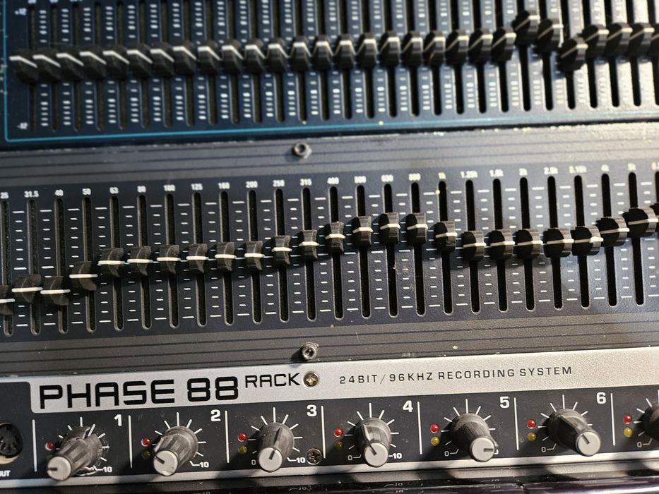 Equalizer,  korektor graficzny DBX 2031