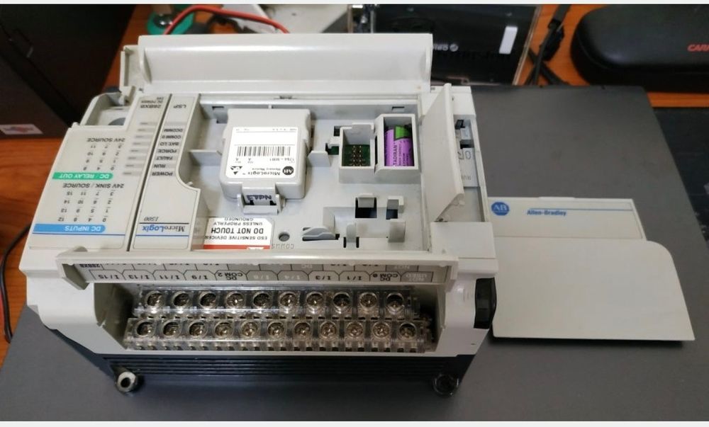 Autómato Allen Bradley PLC Micrologix 1500 como novo