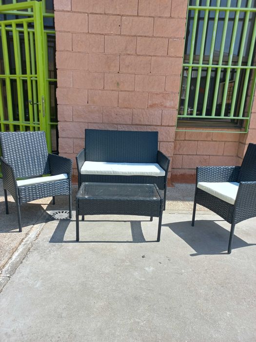 Liquidamos conjuntos de jardím novos Levamos na  casa paga na entrega