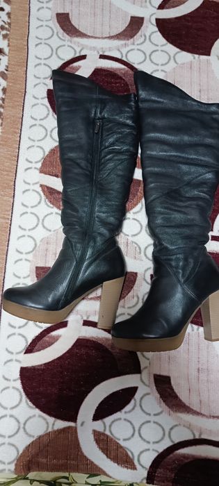 Шкіряні зимові ботфорди  37 р