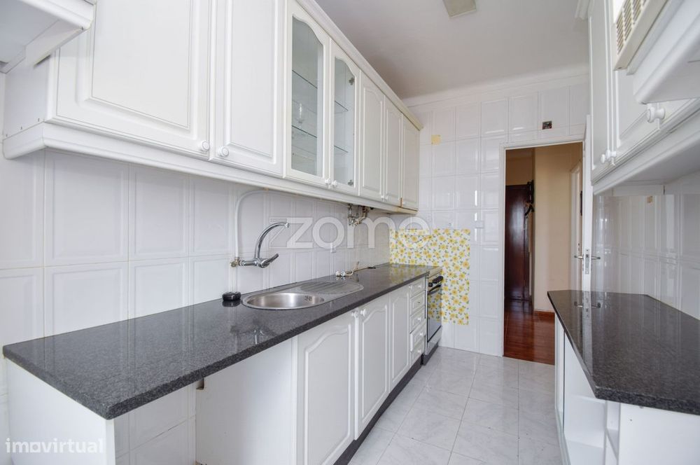 Apartamento T3 com Vista de Rio e Luz Natural | 9º Andar com Elevad...