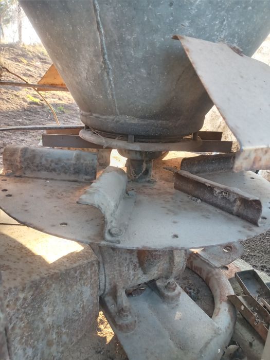 Рум розкидач міндобрив