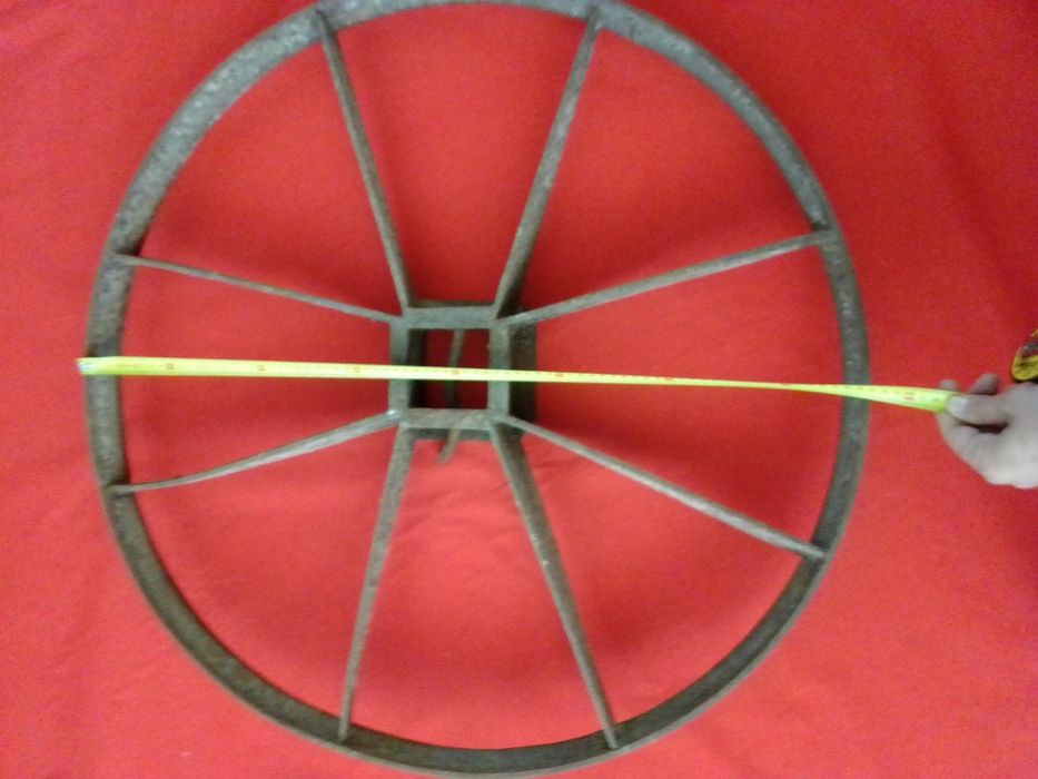 Rodas de carro de bois em ferro (antigas)