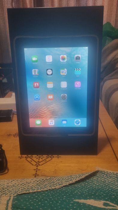 Продам IPAD A1395 с музыкальной колонкой  и ноут бук хитачи