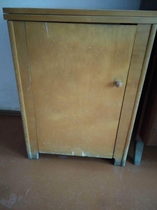 Швейная машинка-тумба "Подольск" с ножным приводом в рабочем состоянии