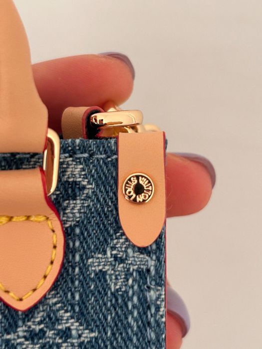 Mini mala LV charm bag