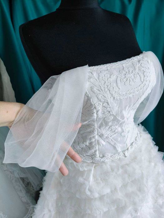 Свадебное платье с пушистой юбочкой 42- 44р(XS-S)