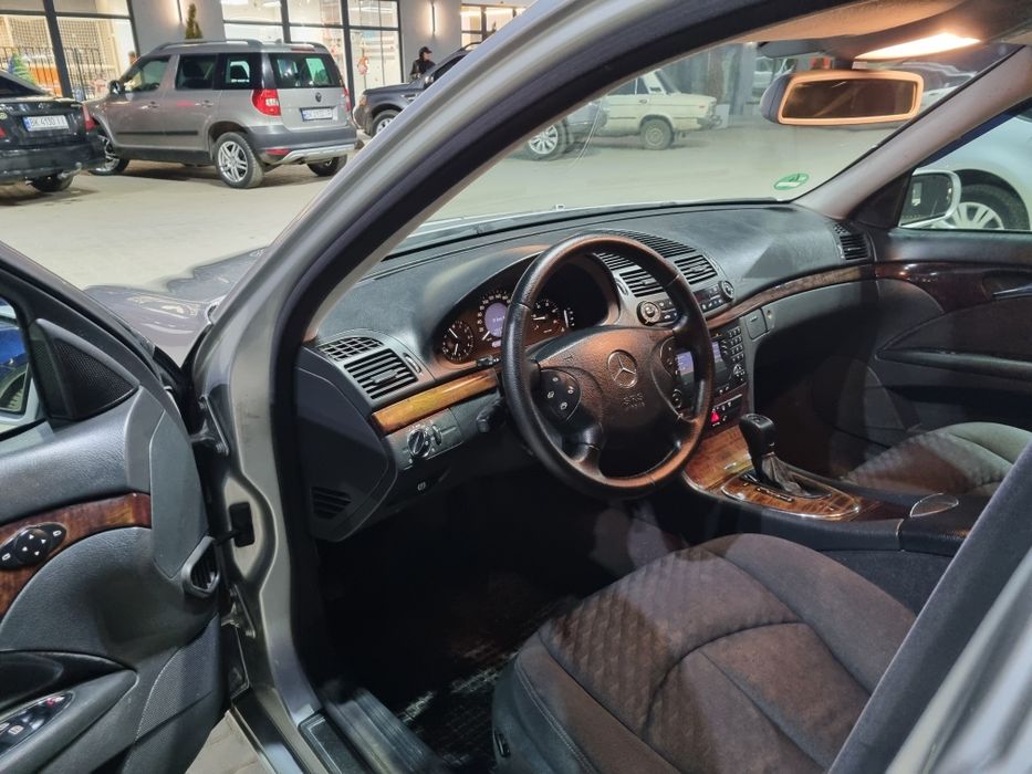 Mercedes-Benz e211