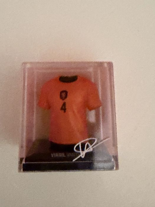 Bloco Virgil Van Dijk da Holanda com a assinatura