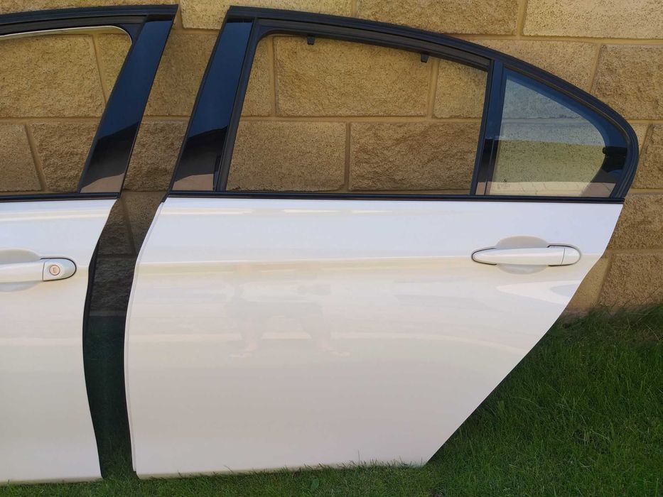 BMW 3 F30 F31 двері дверь A300 B39 скло ручка замок молдінг БМВ