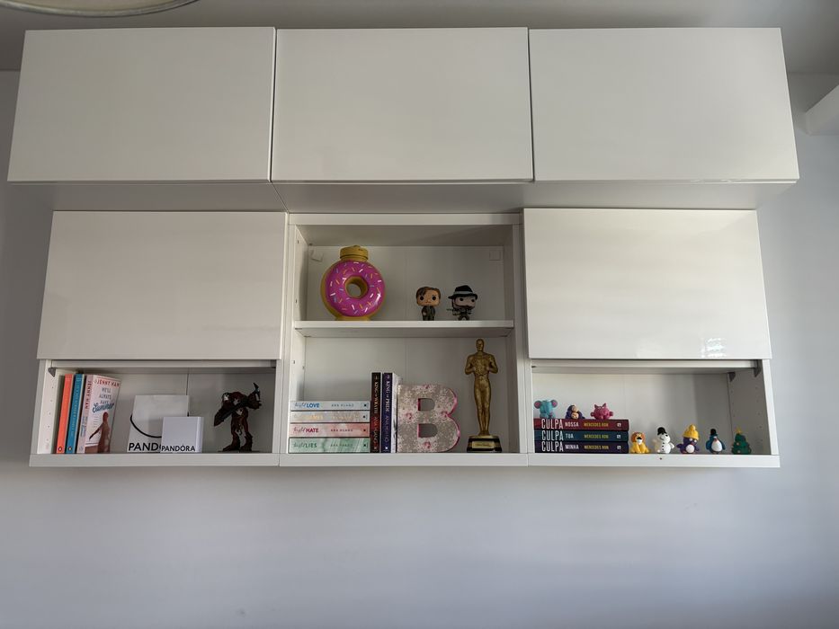 Móvel Besta IKEA usado em quarto de criança