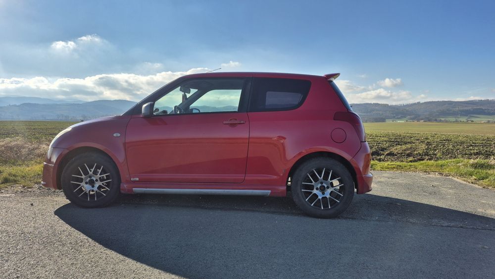 Suzuki Swift III 1.3  68 kW  2005