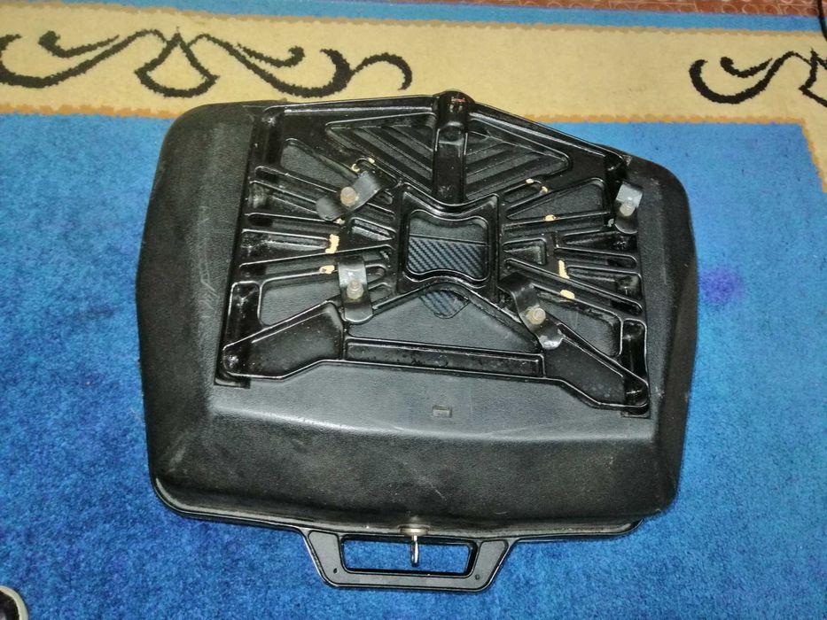 Vintage top case in good condition64584288375042122