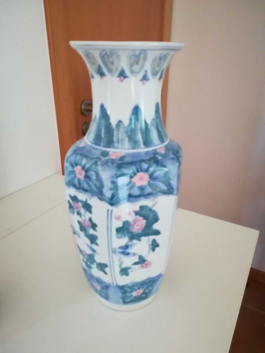 Bonita Jarra de Porcelana