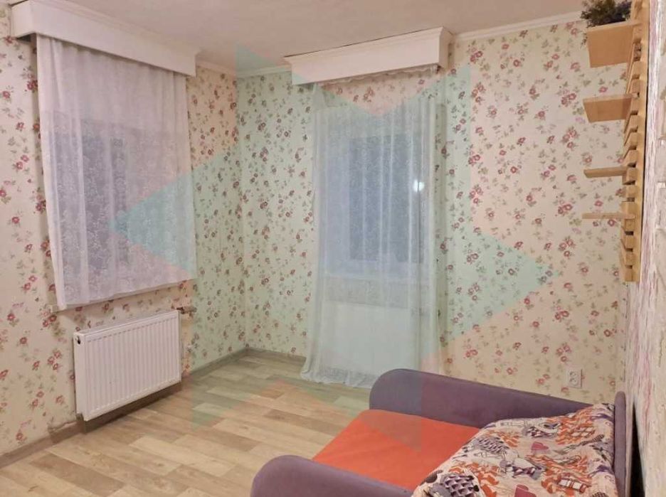 Продам  утеплений будиночок у центрi Новоолександрівці