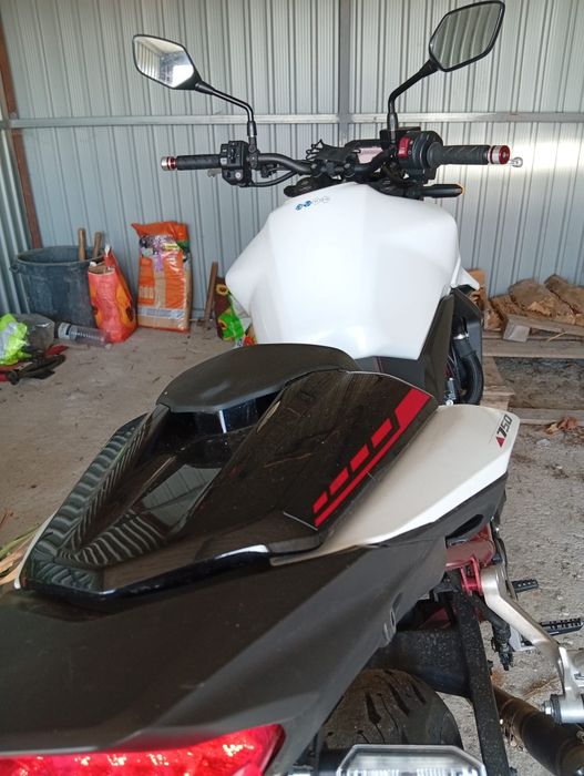 Honda hornet 750