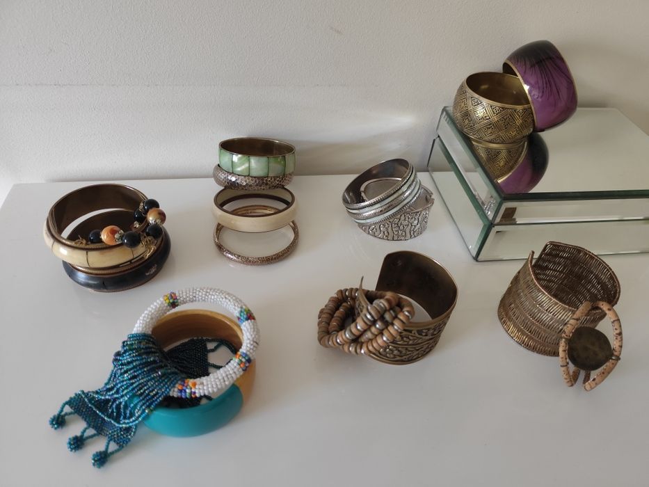 7 conjuntos de pulseiras diferentes