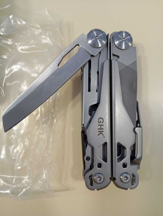 Multitool - alicate táctico.