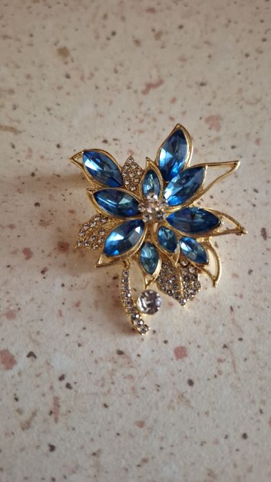 Broszka damska Nowa.