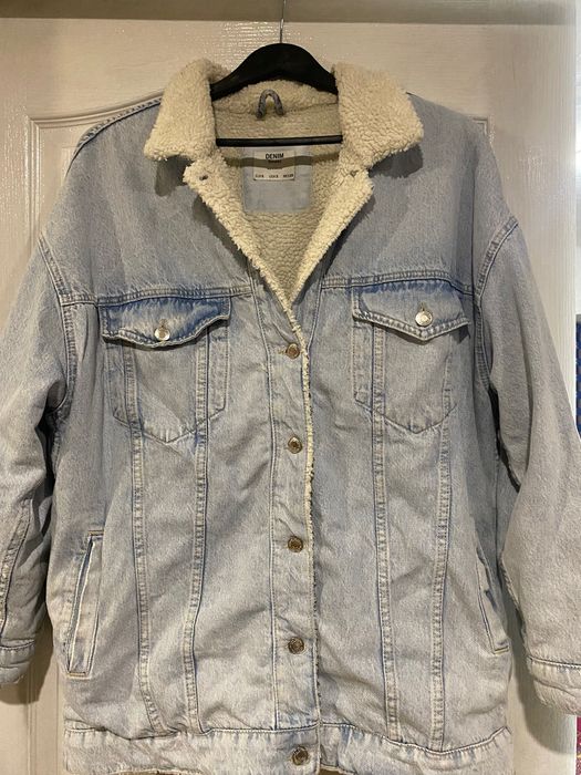 Джинсова утеплена oversize куртка Bershka