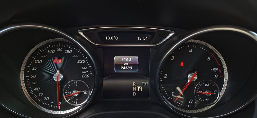 Excelente Mercedes CLA 200 D  AMG