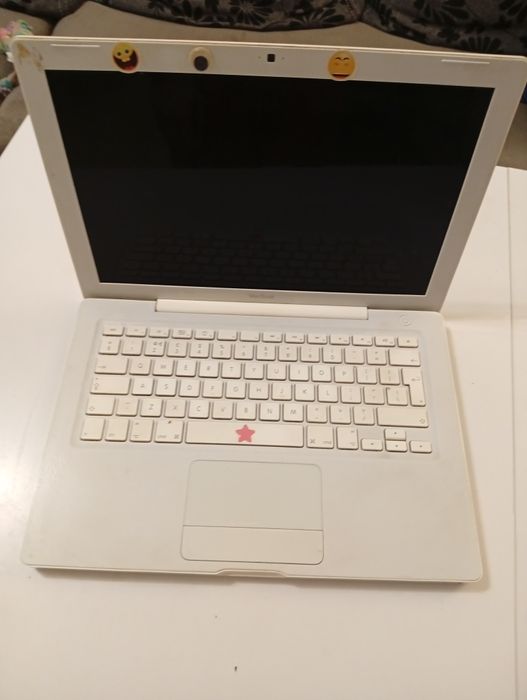 Piękny MAC Book pamięć 4GB