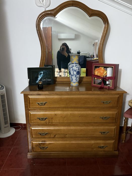 Quarto completo em madeira cerejeira