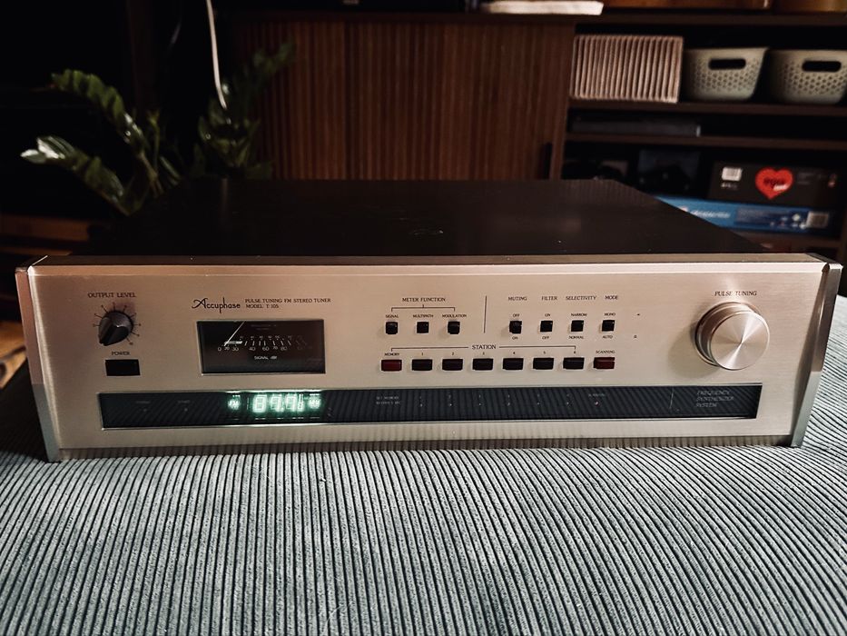 Accuphase T-105 tuner (Europa 220-240V)