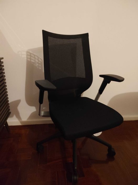 Cadeira de escritório com rodas