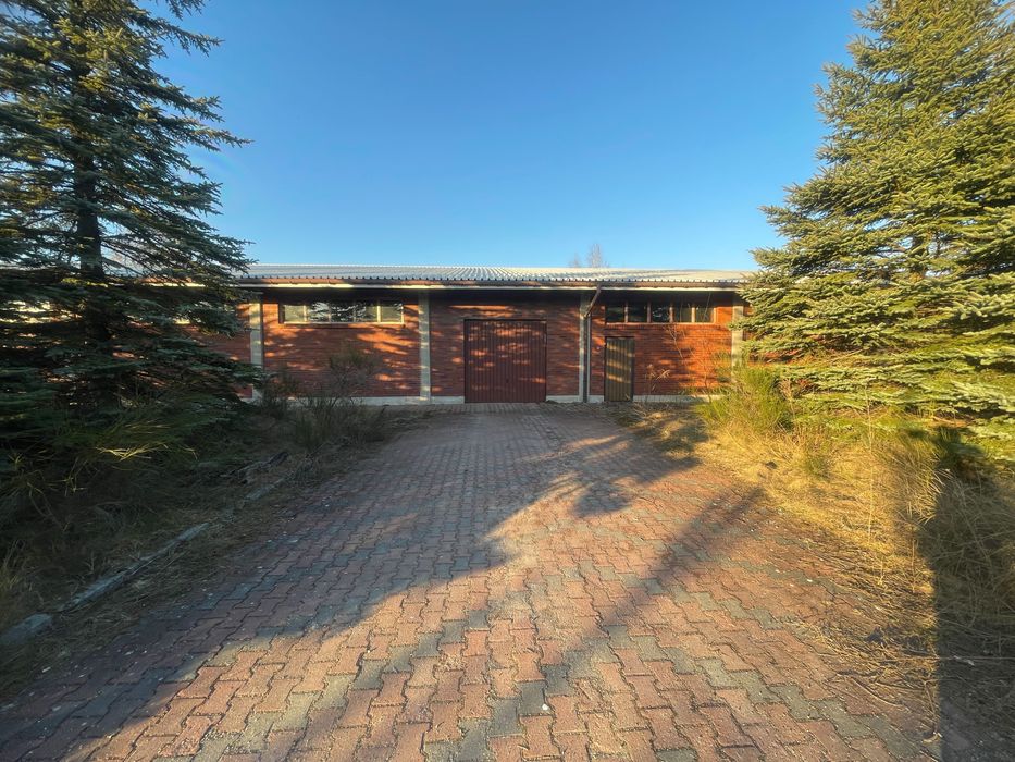 Hala magazynowo-produkcyjna z powierzchnią biurową / plac TIR / 1200m2