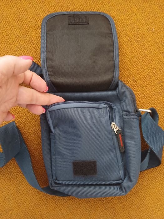 Bolsa tiracolo homem pequena