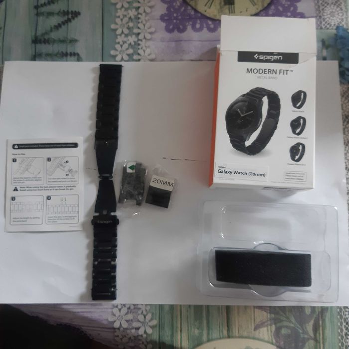 Branzoleta Spigen Band Modern Fit do Galaxy Watch 20mm, czarny