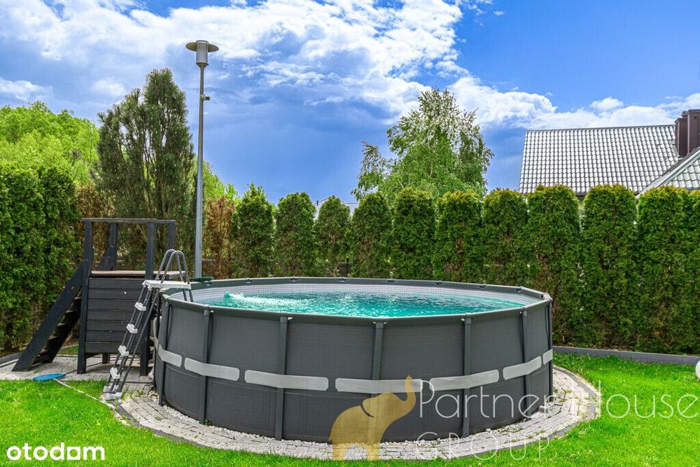 Nowoczesny dom z basenem i jacuzzi