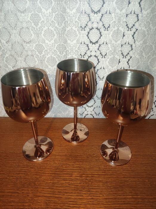 Kieliszek do wina ze stali nierdzewnej