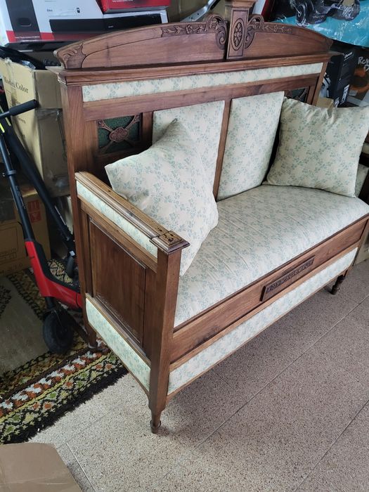 Banco antigo impecável