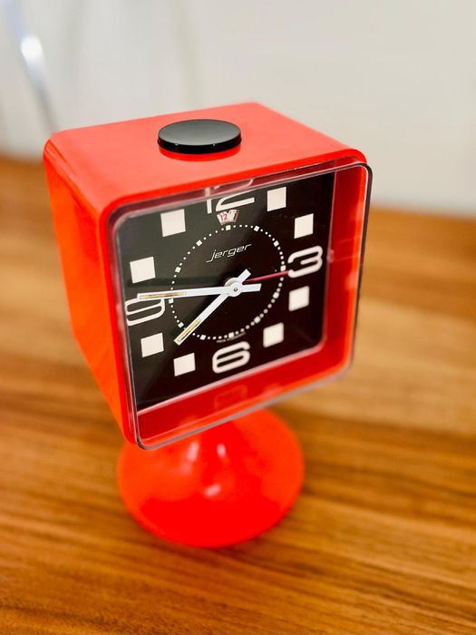 Relógio em vermelho vintage jerger