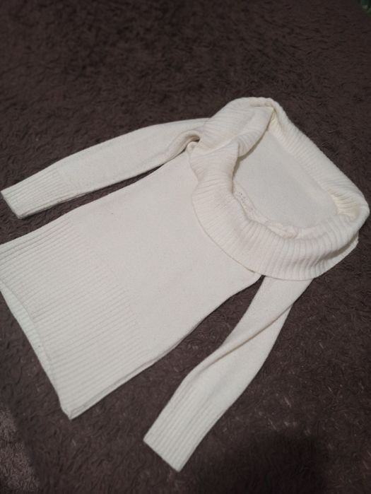 Модный удлиненный стильный свитер