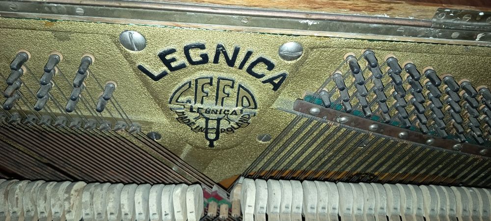 Pianino  "Legnica" -oddam za darmo