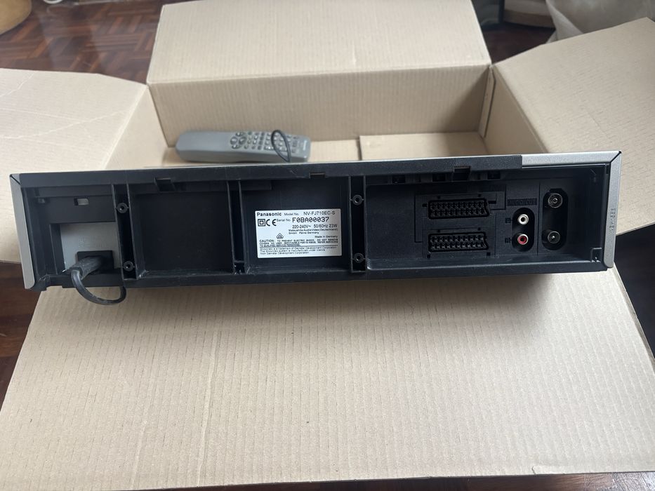 VCR Panasonic NV-FJ710 Hi-Fi Stereo (C/ Comando e Manuais)
