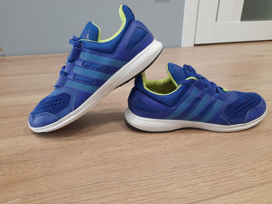 Кросівки для волейболу  adidas 38 р.