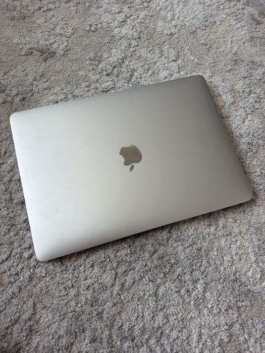 Macbook Air 2020 M1 8/256gb